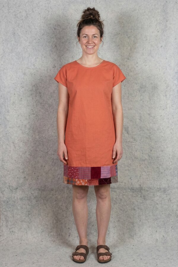 Robe corail à bordure patchwork