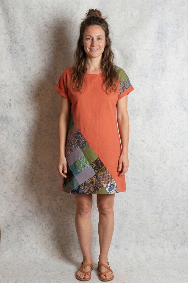Robe corail à empiècement patchwork diagonal