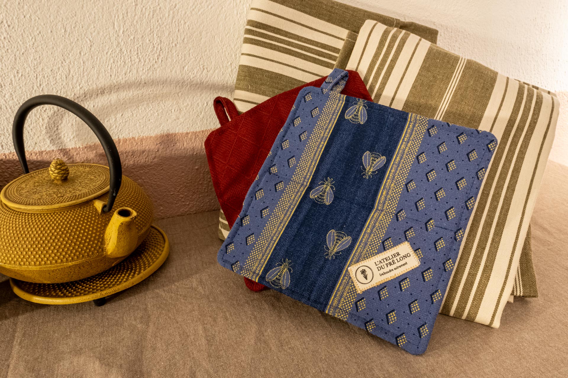 Ensemble de torchons et manique motif provençal